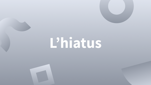 Hiatus titre sur fond gris 