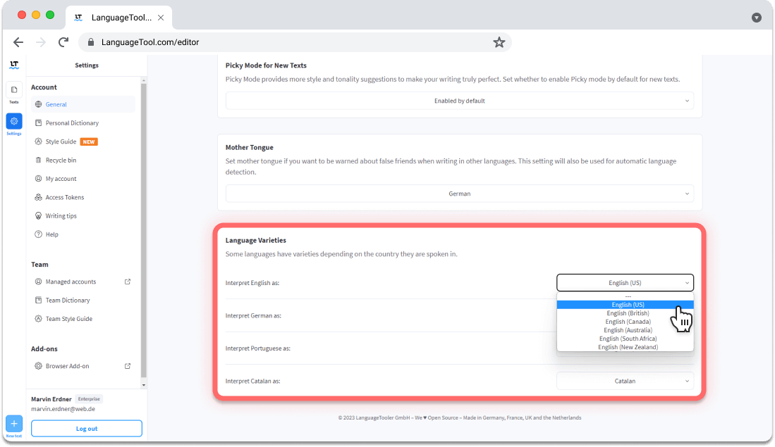 LanguageTool supports many dialects too.